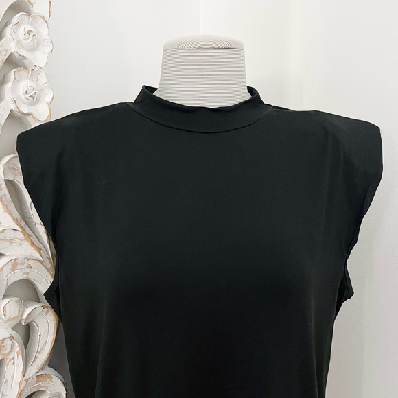 Paded Basic Muscle Top - Picture 2 of 5